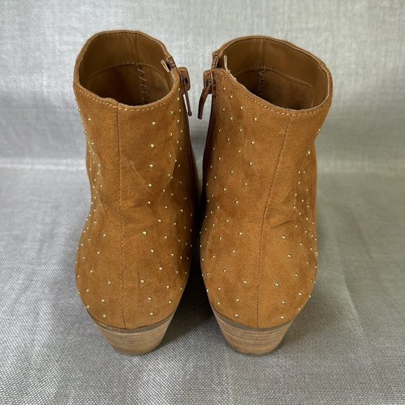 GUESS MID BOOTS TAN COLOR USED IN GOOD CONDITION. - Picture 3 of 8